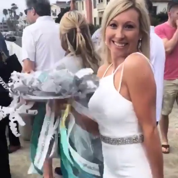 White gown - Picture 10 of 10